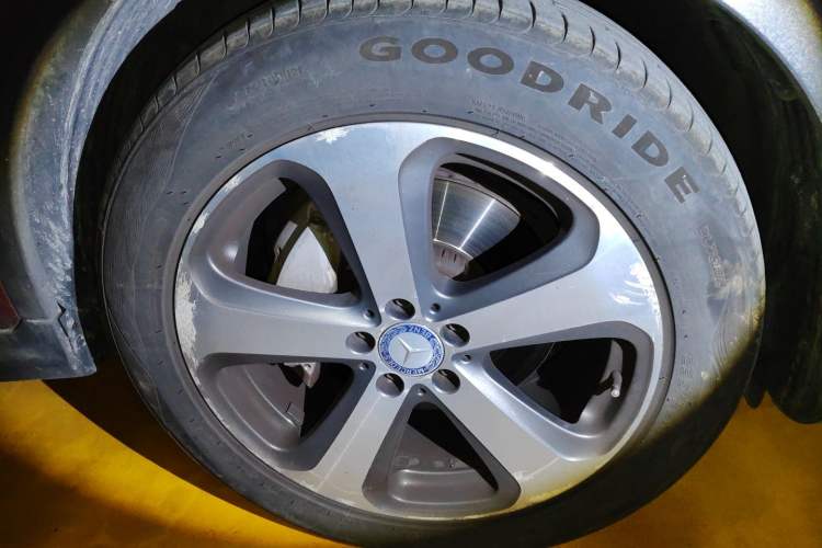 Used Mercedes-Benz GLC 2016 GLC 260 4MATIC Luxury Model Right Front Wheel Hub