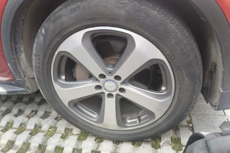 Used Mercedes-Benz GLC 2016 GLC 260 4MATIC Luxury Model Right Front Wheel Hub
