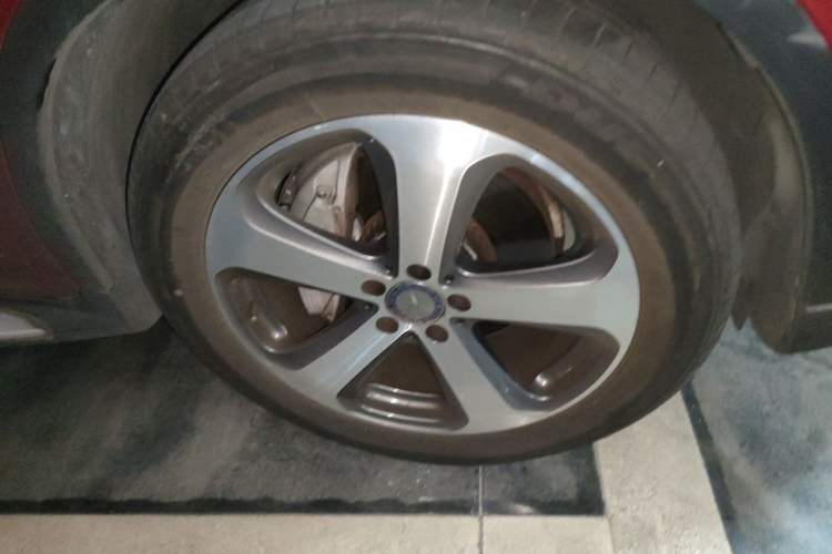 Used Mercedes-Benz GLC 2016 GLC 300 4MATIC Dynamic Model Right Front Wheel Hub