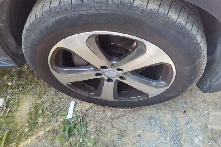 Used Mercedes-Benz GLC 2016 GLC 260 4MATIC Luxury Model Right Front Wheel Hub
