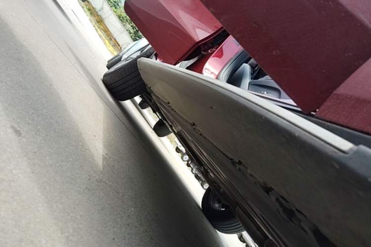 Used Mercedes-Benz GLC 2016 GLC 260 4MATIC Luxury Model Right Side Sill