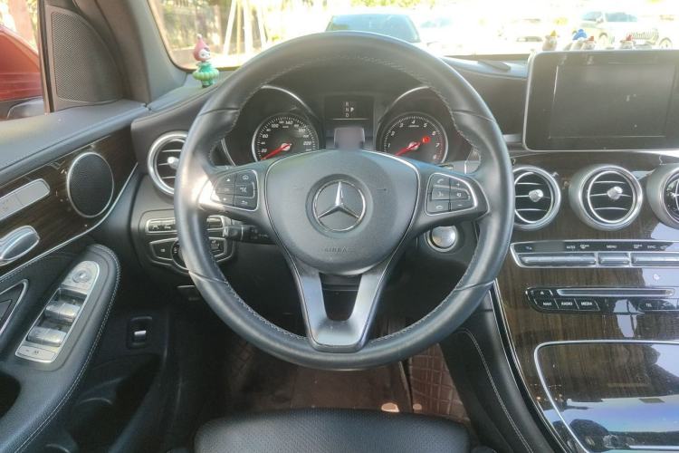 Used Mercedes-Benz GLC 2016 GLC 260 4MATIC Luxury Model Steering Wheel
