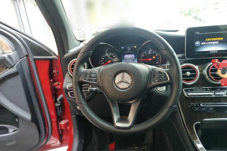 Used Mercedes-Benz GLC 2016 GLC 260 4MATIC Luxury Model Steering Wheel
