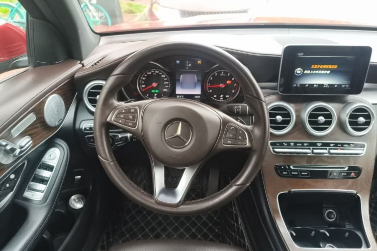 Used Mercedes-Benz GLC 2016 GLC 300 4MATIC Luxury Model Steering Wheel