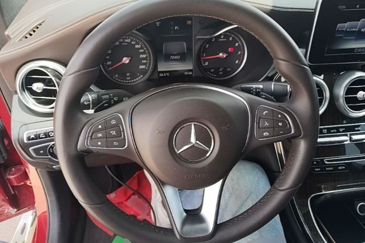 Used Mercedes-Benz GLC 2016 GLC 260 4MATIC Luxury Model Steering Wheel