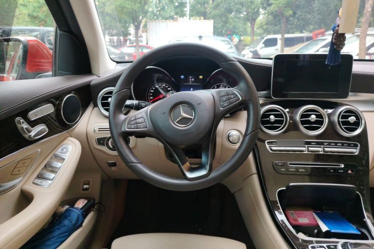 Used Mercedes-Benz GLC 2016 GLC 260 4MATIC Dynamic Edition Steering Wheel