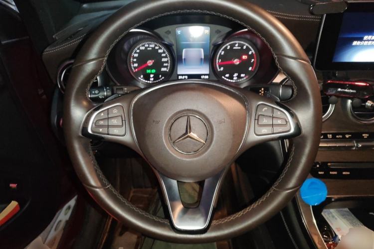 Used Mercedes-Benz GLC 2016 GLC 300 4MATIC Dynamic Model Steering Wheel