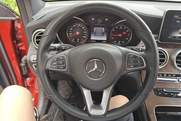 Used Mercedes-Benz GLC 2016 GLC 300 4MATIC Dynamic Model Steering Wheel