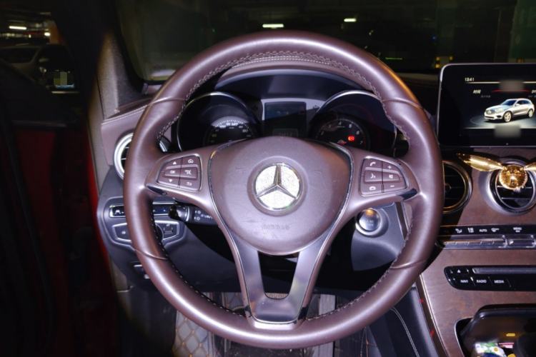 Used Mercedes-Benz GLC 2016 GLC 300 4MATIC Dynamic Model Steering Wheel