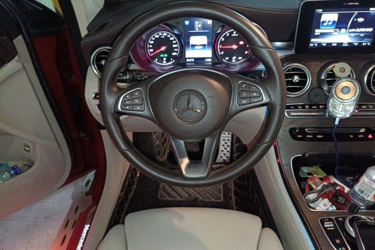Used Mercedes-Benz GLC 2016 GLC 300 4MATIC Dynamic Model Steering Wheel