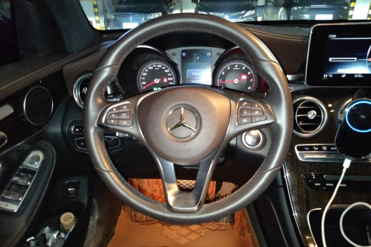 Used Mercedes-Benz GLC 2016 GLC 260 4MATIC Luxury Model Steering Wheel