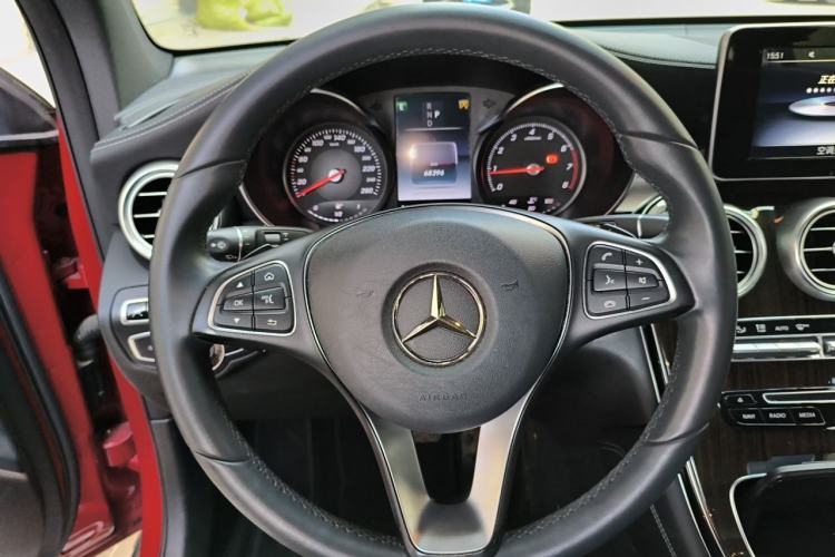 Used Mercedes-Benz GLC 2016 GLC 260 4MATIC Luxury Model Steering Wheel