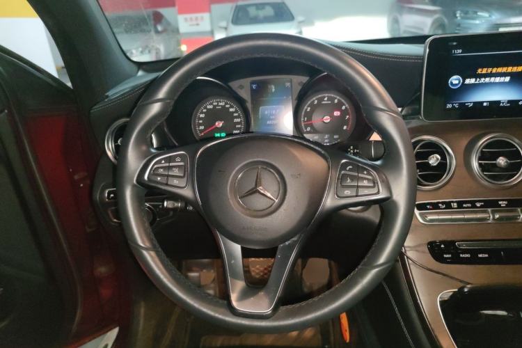 Used Mercedes-Benz GLC 2016 GLC 300 4MATIC Dynamic Model Steering Wheel
