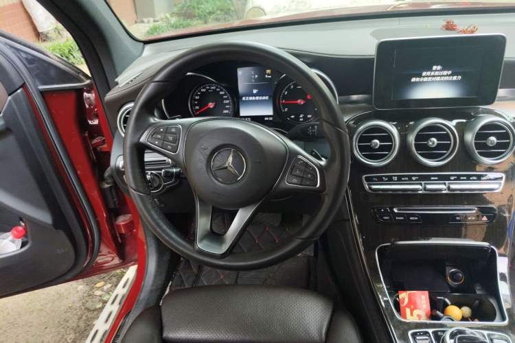 Used Mercedes-Benz GLC 2016 GLC 260 4MATIC Dynamic Edition Steering Wheel