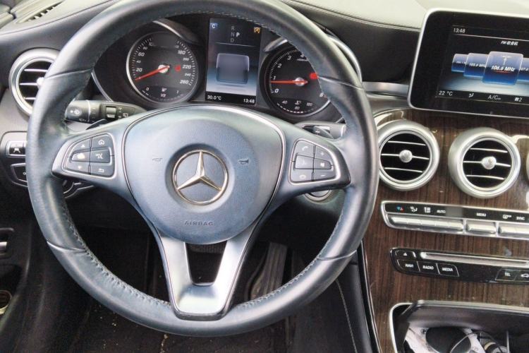 Used Mercedes-Benz GLC 2016 GLC 260 4MATIC Luxury Model Steering Wheel