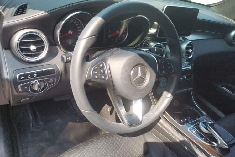 Used Mercedes-Benz GLC 2016 GLC 260 4MATIC Luxury Model Steering Wheel