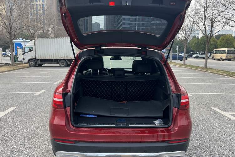Used Mercedes-Benz GLC 2016 GLC 260 4MATIC Dynamic Edition Trunk