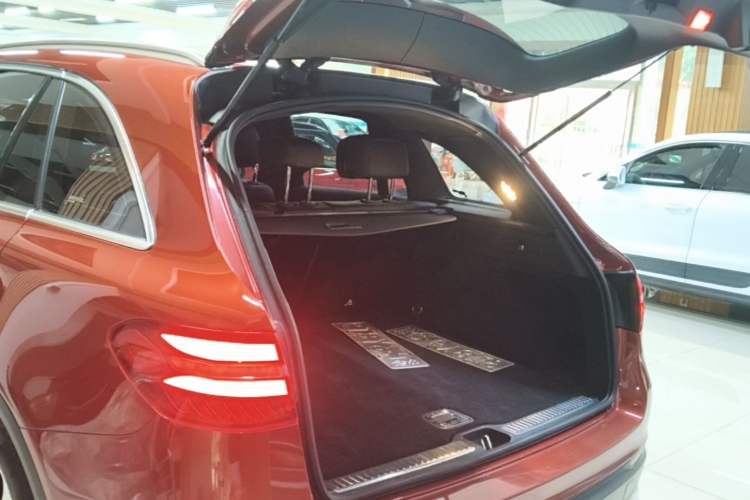 Used Mercedes-Benz GLC 2016 GLC 260 4MATIC Luxury Model Trunk