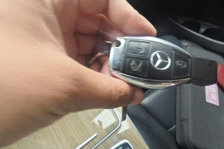 Used Mercedes-Benz GLC 2016 GLC 260 4MATIC Luxury Model Vehicle Key