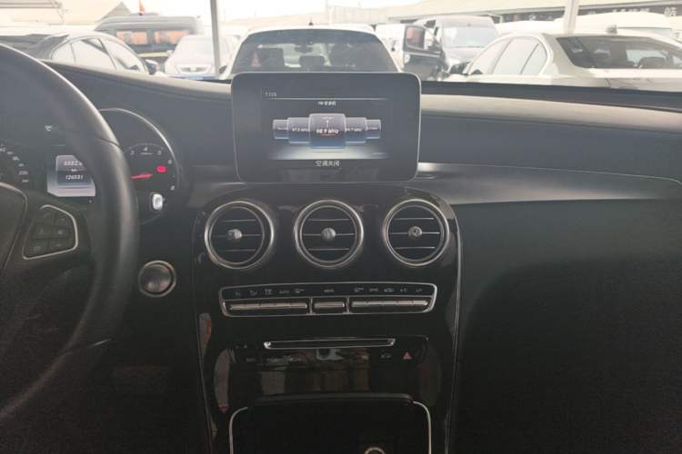 Used Mercedes-Benz GLC 2016 GLC 260 4MATIC Dynamic Edition Audio And AC Panel