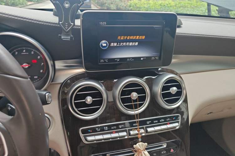 Used Mercedes-Benz GLC 2016 GLC 260 4MATIC Dynamic Edition Audio And AC Panel