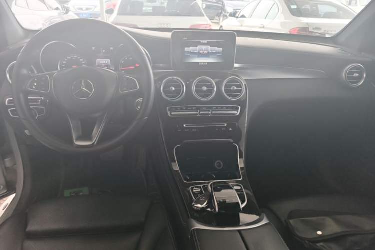Used Mercedes-Benz GLC 2016 GLC 260 4MATIC Dynamic Edition Center Console