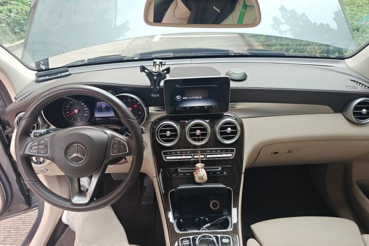 Used Mercedes-Benz GLC 2016 GLC 260 4MATIC Dynamic Edition Center Console