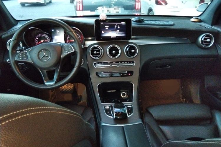 Used Mercedes-Benz GLC 2016 GLC 260 4MATIC Luxury Model Center Console