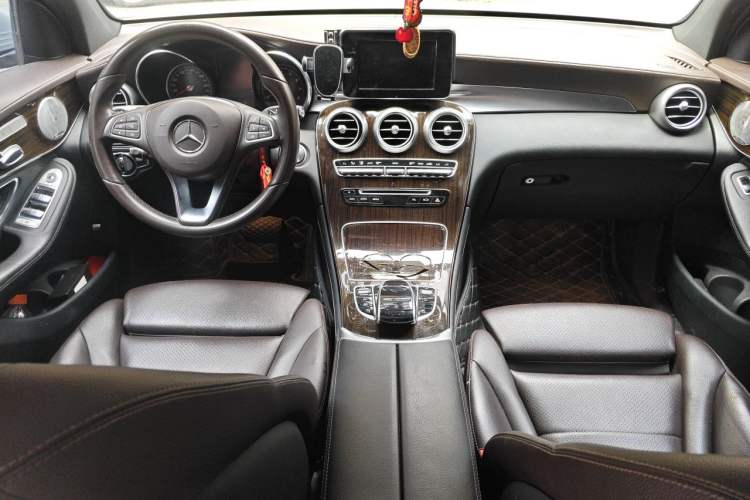 Used Mercedes-Benz GLC 2016 GLC 260 4MATIC Dynamic Edition Center Console