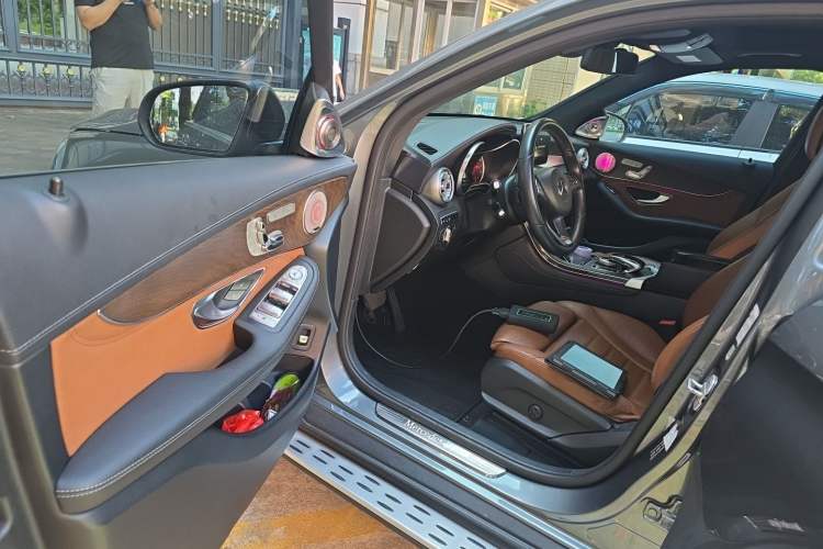 Used Mercedes-Benz GLC 2016 GLC 300 4MATIC Luxury Model Driver Seat