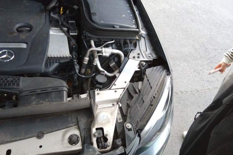 Used Mercedes-Benz GLC 2016 GLC 260 4MATIC Luxury Model Engine Bay Left