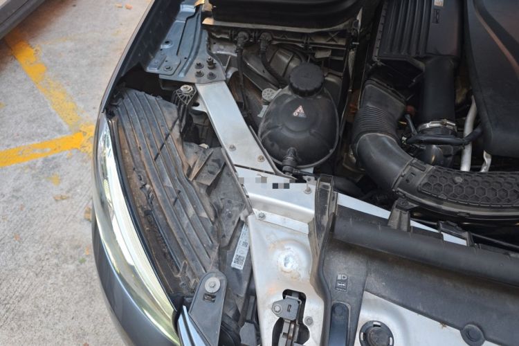Used Mercedes-Benz GLC 2016 GLC 300 4MATIC Luxury Model Engine Bay Right
