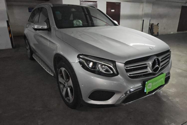 Used Mercedes-Benz GLC 2016 GLC 260 4MATIC Luxury Model Front Right 45 Deg