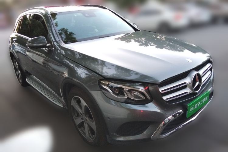 Used Mercedes-Benz GLC 2016 GLC 260 4MATIC Luxury Model Front Right 45 Deg