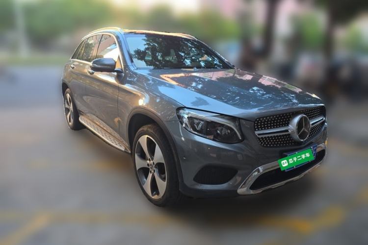 Used Mercedes-Benz GLC 2016 GLC 300 4MATIC Luxury Model Front Right 45 Deg