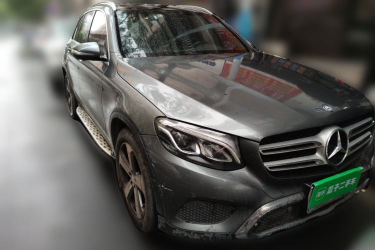 Used Mercedes-Benz GLC 2016 GLC 260 4MATIC Luxury Model Front Right 45 Deg