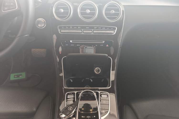 Used Mercedes-Benz GLC 2016 GLC 260 4MATIC Dynamic Edition Gear Lever