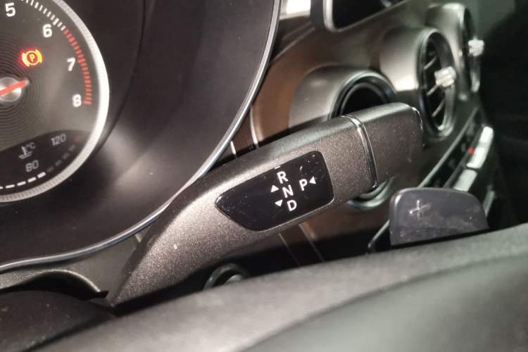 Used Mercedes-Benz GLC 2016 GLC 300 4MATIC Dynamic Model Gear Lever