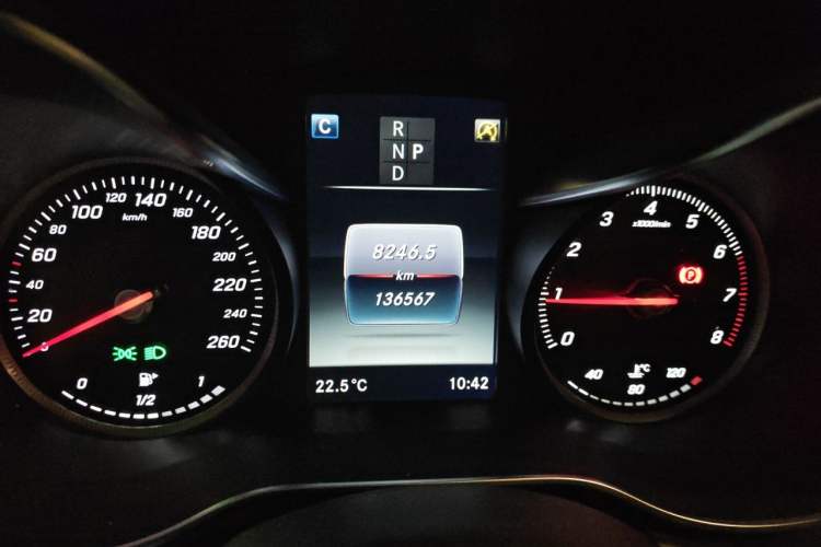 Used Mercedes-Benz GLC 2016 GLC 260 4MATIC Luxury Model Instrument Cluster