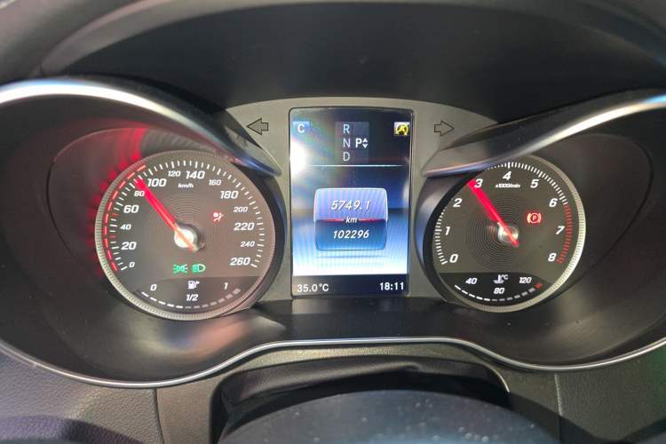 Used Mercedes-Benz GLC 2016 GLC 300 4MATIC Luxury Model Instrument Cluster