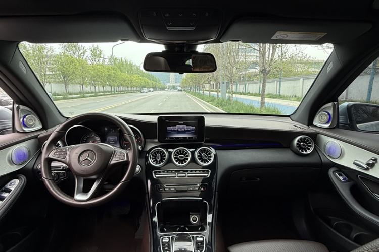 Used Mercedes-Benz GLC 2016 GLC 200 4MATIC Interior 2