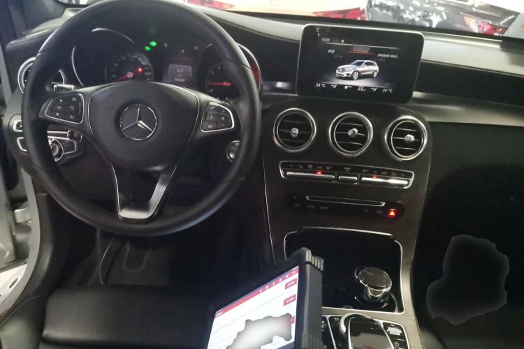 Used Mercedes-Benz GLC 2016 GLC 300 4MATIC Dynamic Model Interior 2