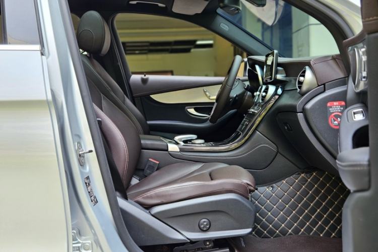 Used Mercedes-Benz GLC 2016 GLC 200 4MATIC Interior 2
