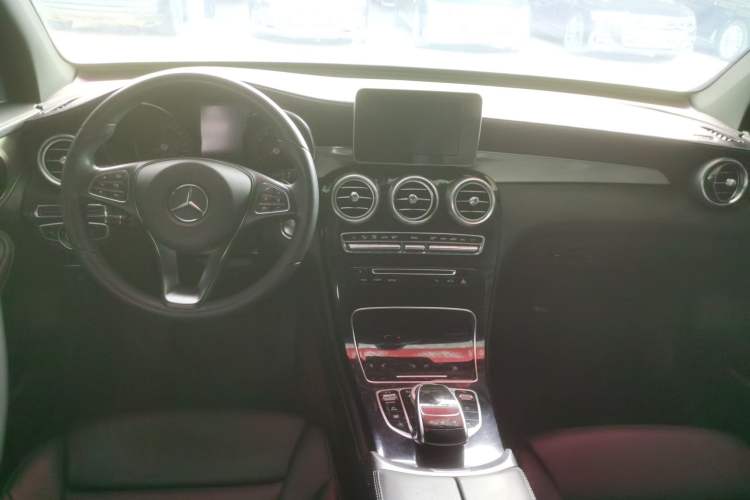 Used Mercedes-Benz GLC 2016 GLC 200 4MATIC Interior 3