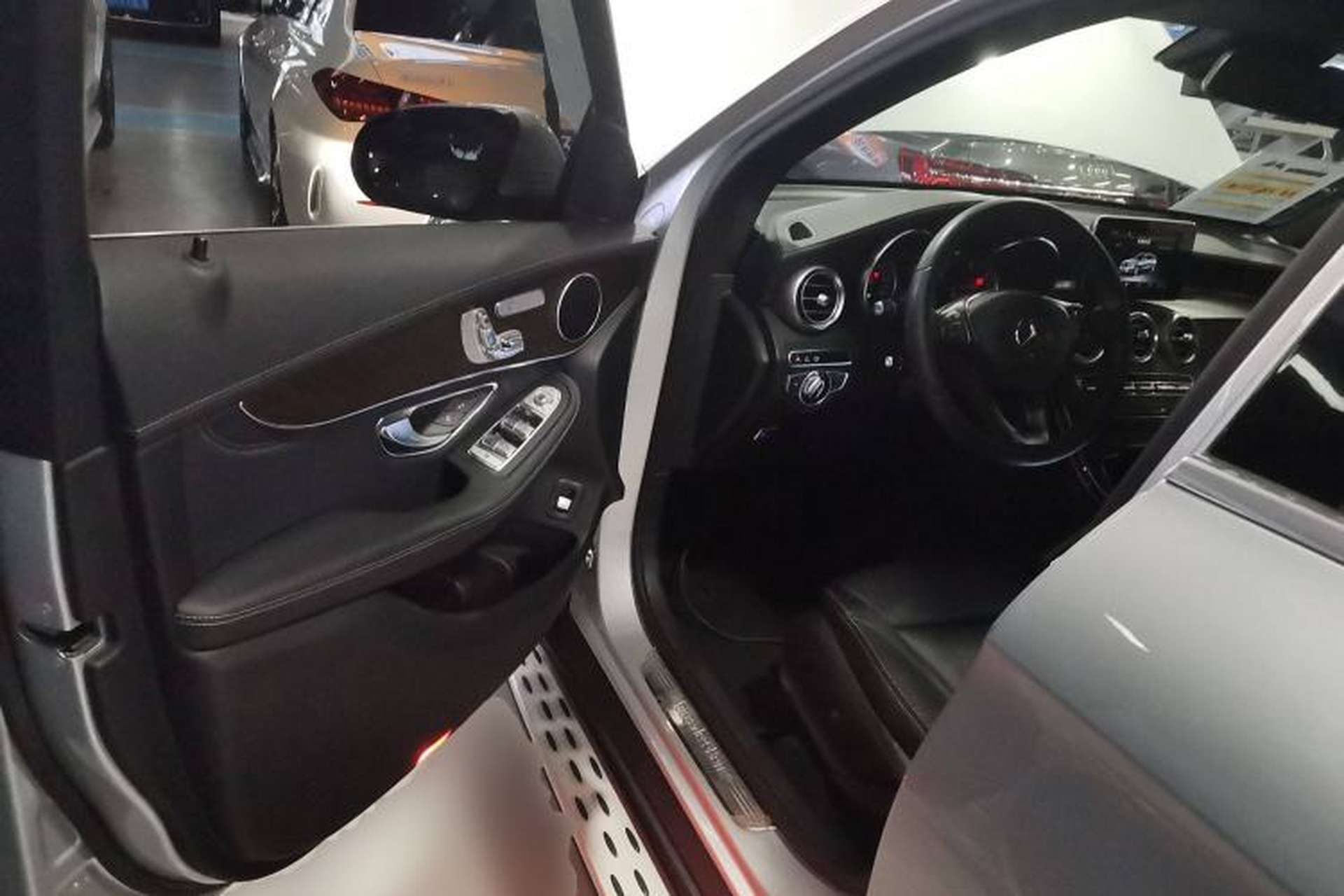 Used Mercedes-Benz GLC 2016 GLC 300 4MATIC Dynamic Model Interior 3