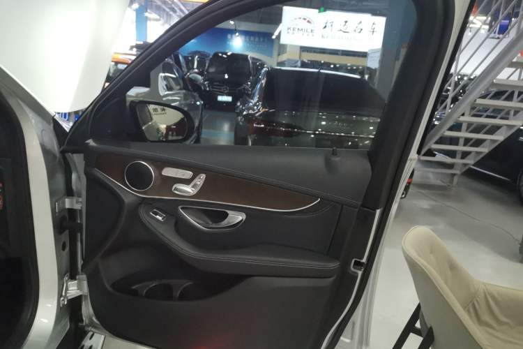 Used Mercedes-Benz GLC 2016 GLC 300 4MATIC Dynamic Model Interior 5