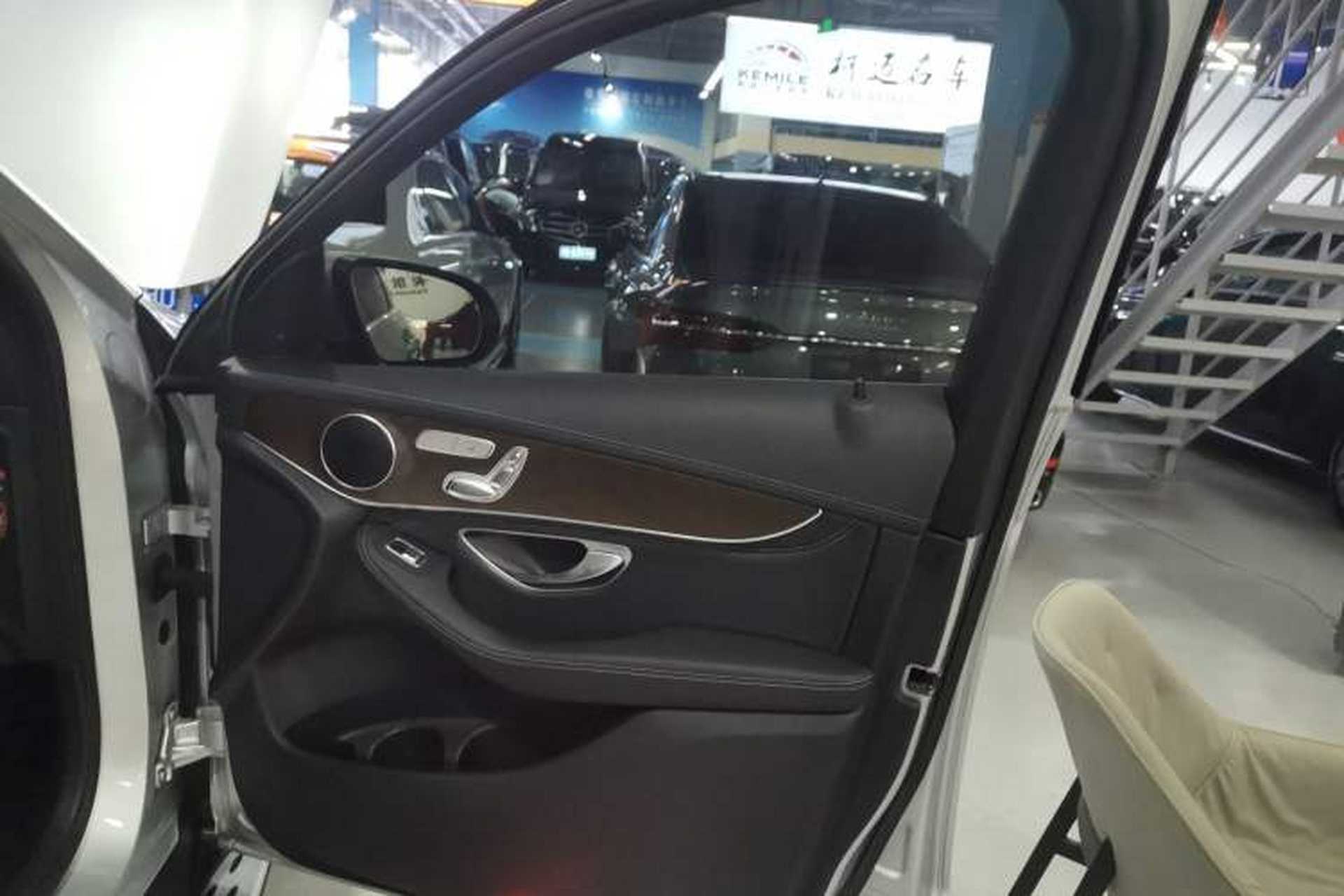 Used Mercedes-Benz GLC 2016 GLC 300 4MATIC Dynamic Model Interior 5