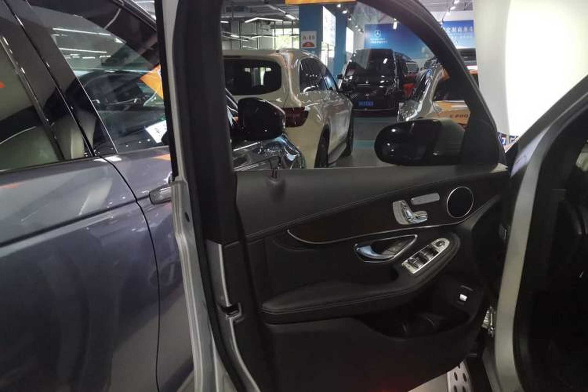 Used Mercedes-Benz GLC 2016 GLC 300 4MATIC Dynamic Model Interior 7