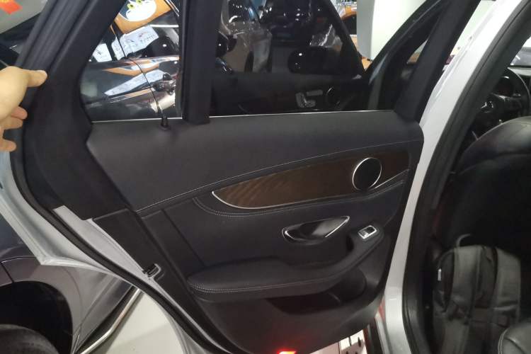 Used Mercedes-Benz GLC 2016 GLC 300 4MATIC Dynamic Model Interior 8