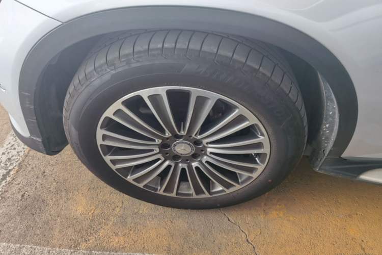 Used Mercedes-Benz GLC 2016 GLC 260 4MATIC Dynamic Edition Left Front Wheel Hub
